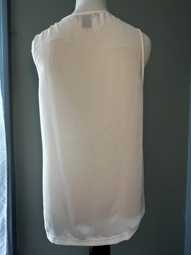 Top/Blusa para mujer Forever 21 talla SM marfil sin mangas cuello de barco bordado usado - Imagen 3 de 4