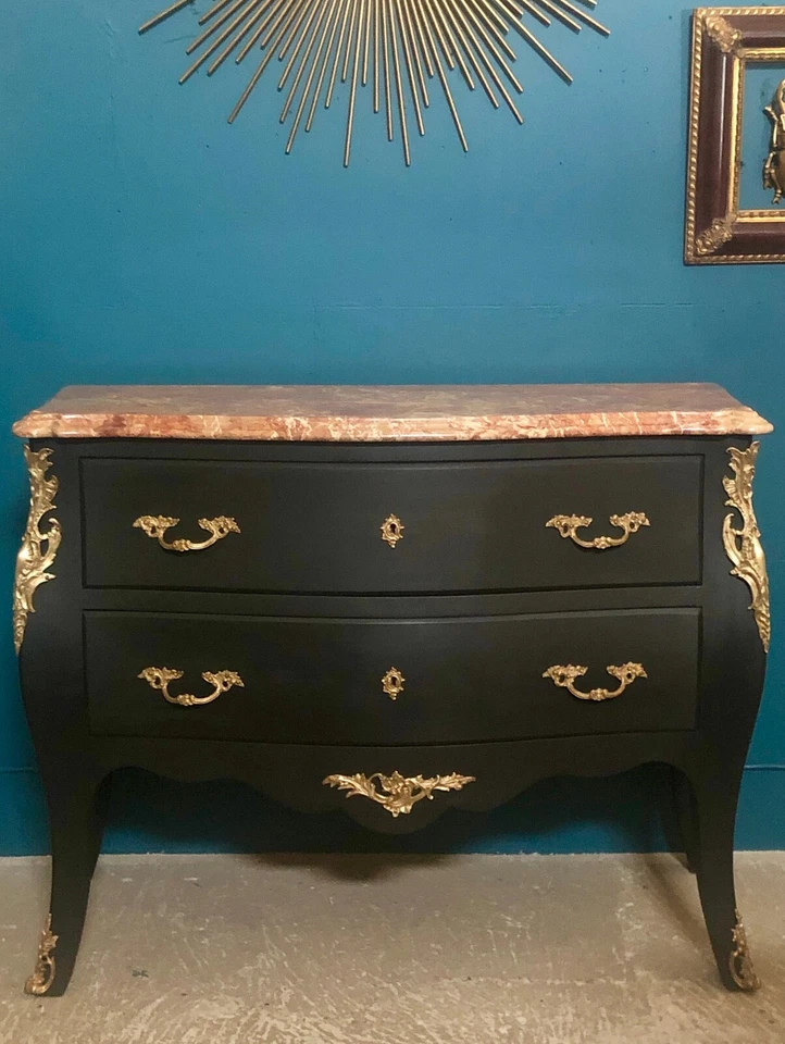 Commode style Louis XV galbée noir mat et ornement bronze doré années 50 - Photo 2/4