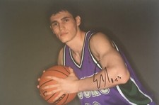 12) Ersan Ilyasova signiert Basketball NBA Foto Unterschrift Autogramm signed