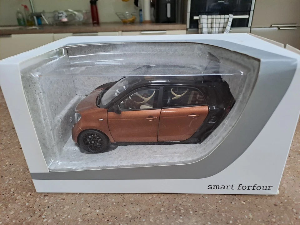 Smart Forfour 2014 - norev 1/18 metallic brown - dealer box - Image 2 of 4