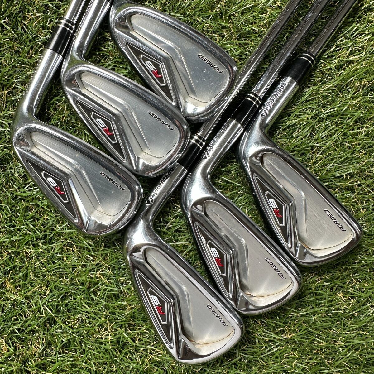 Set of 6 x TaylorMade R9 Forged Irons 5-PW Regular Steel Shafts* Set of 6 x TaylorMade R9 Forged Irons 5-PW Regular Steel Shafts*