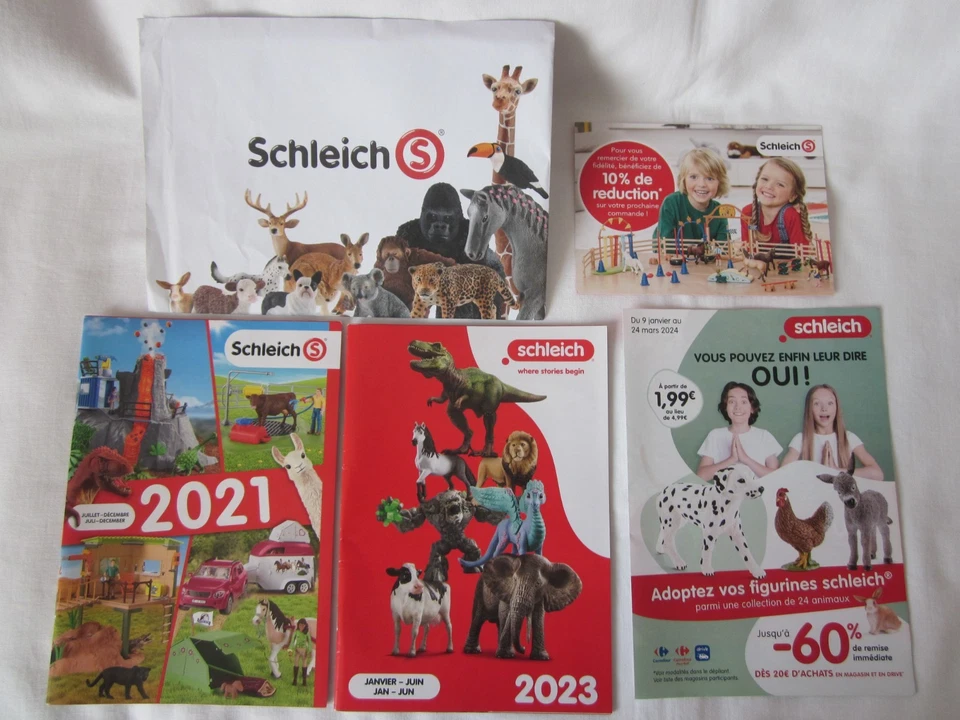 SCHLEICH : LOT DE 5 ARTICLES - 2 CATALOGUES 2021 / 2023 + 3 OBJETS PUBLICITAIRES - Photo 1/2
