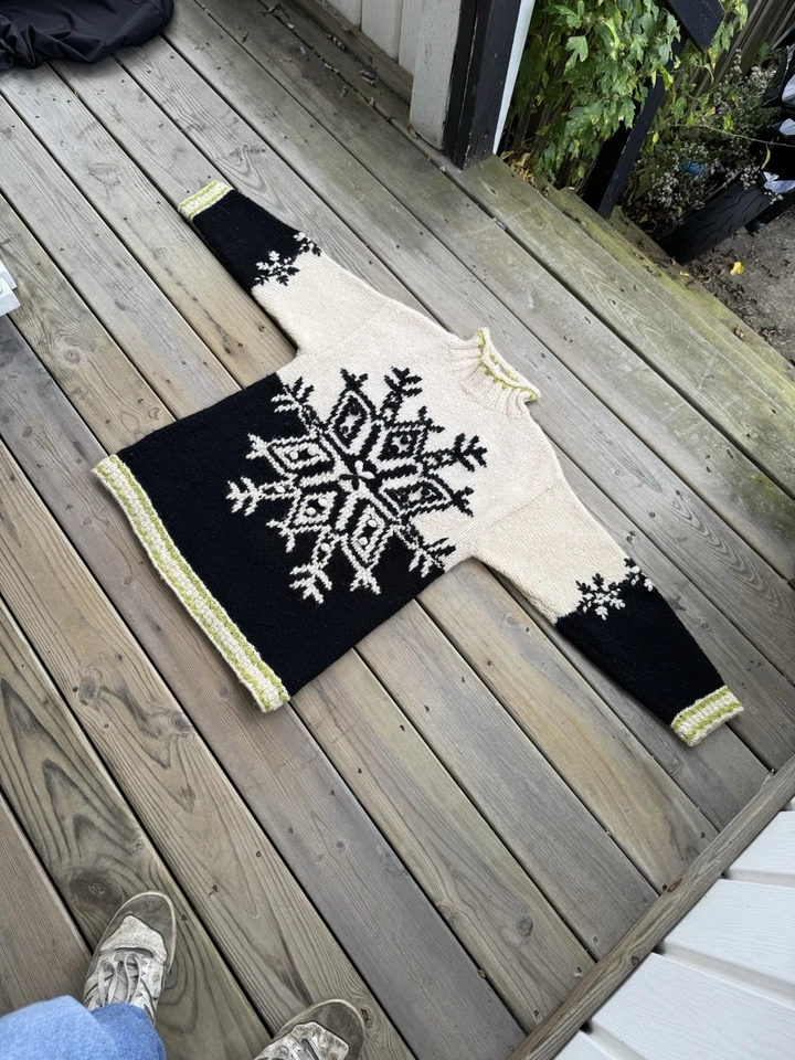 Vintage Express 100% Wool Snow Flake Turtle Neck, Made In Hong Kong Size Medium - Image 2 of 4