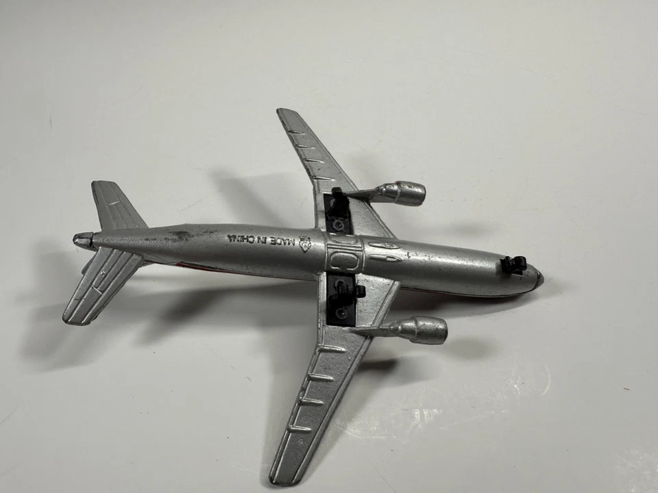 Maisto Diecast Airplane American Airlines Boeing 737-800 Silver - Image 3 of 3