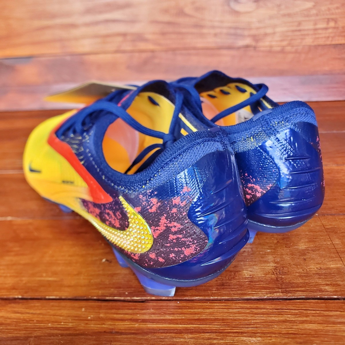 Nike Phantom 6 Elite Low FG Soccer Cleats Men 10.5 Erling  display picture 3