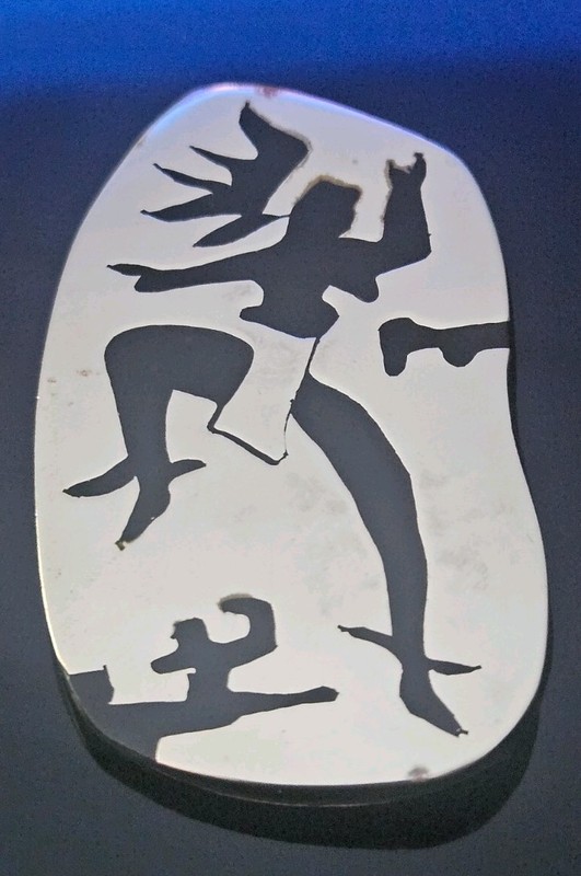 Sterling 925 Stamped: Tribal; 925 Silver/Onyx, 65mm Oval Brooch/Pin, 16.93 grams