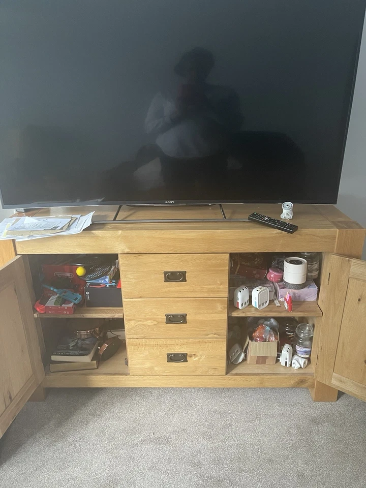 Spacious Solid Oak Sideboard - Image 2 of 3