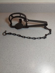 VINTAGE ANTIQUE NEWHOUSE O. C. TRAP NO. 91 1/2, STAMPED SPRING, WEBBED JAWS