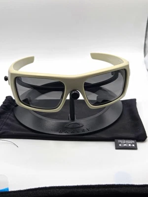 Marco Oakley SI Det-Cord Desert Sand con iconos negros y lentes negras Z87 - Imagen 1 de 4