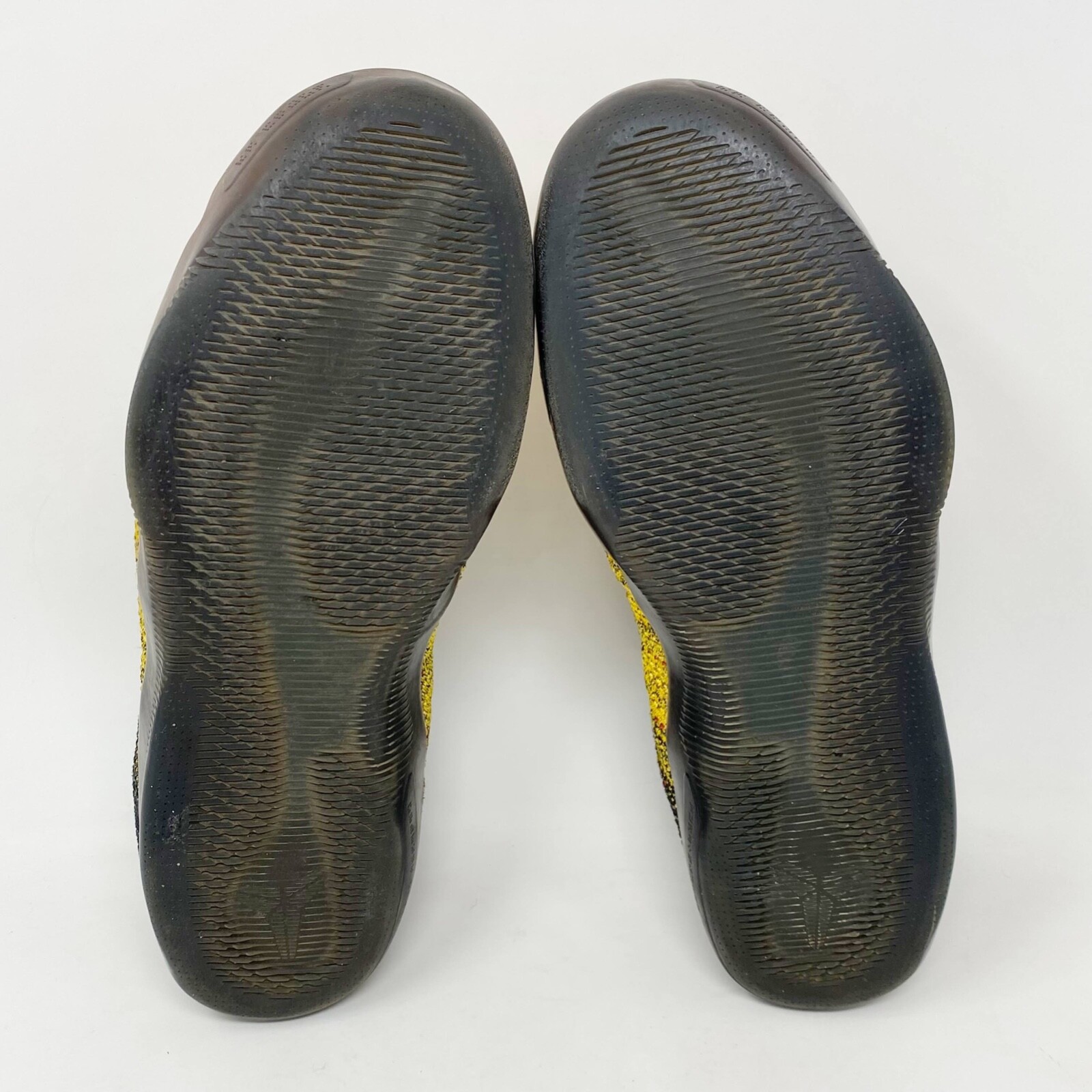 Size 10 - Nike Kobe 11 Bruce Lee 2016 