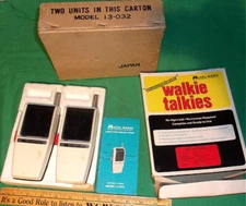 (2) Vintage 1974 Midland Walkie Talkies Made in Japan "COMMUNICATOR" 13-032