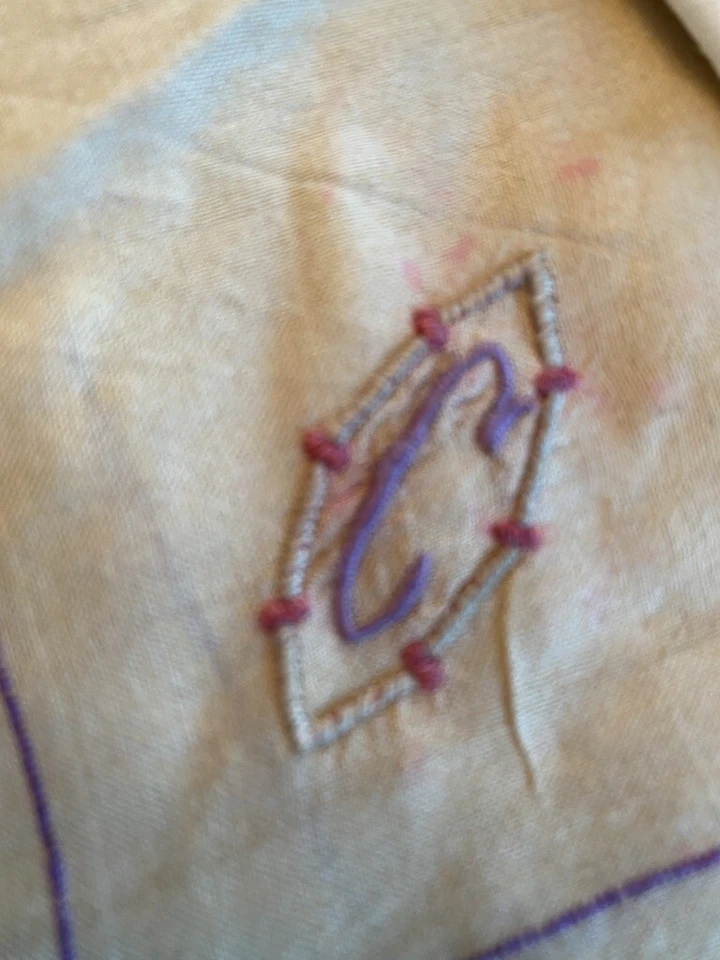 Antiguo lote de pañuelos para hombre de 1920 monograma "C" 1 seda cruda, 1 algodón nuevo con etiquetas vintage Foto 2 de 4