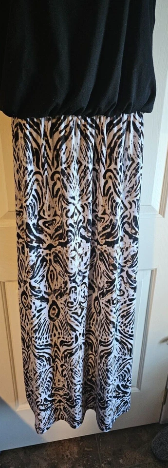 Vestido maxi feminino New Directions estampa preto e branco sem mangas tamanho GG - Imagem 4 de 4
