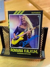 Tarjeta coleccionable autografiada firmada por Romana Kalkuhl guitarrista Burning Witches
