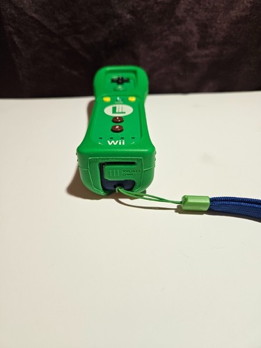 Luigi Nintendo Wii Motion Plus Remote + Luigi Wii Game Cube controller Set - Picture 5 of 10