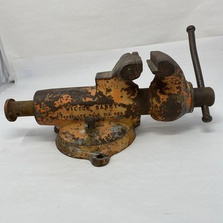 Vintage Wilton Cadet Bullet Style Vise Schiller Park Illinois FOR REPAIR Orange