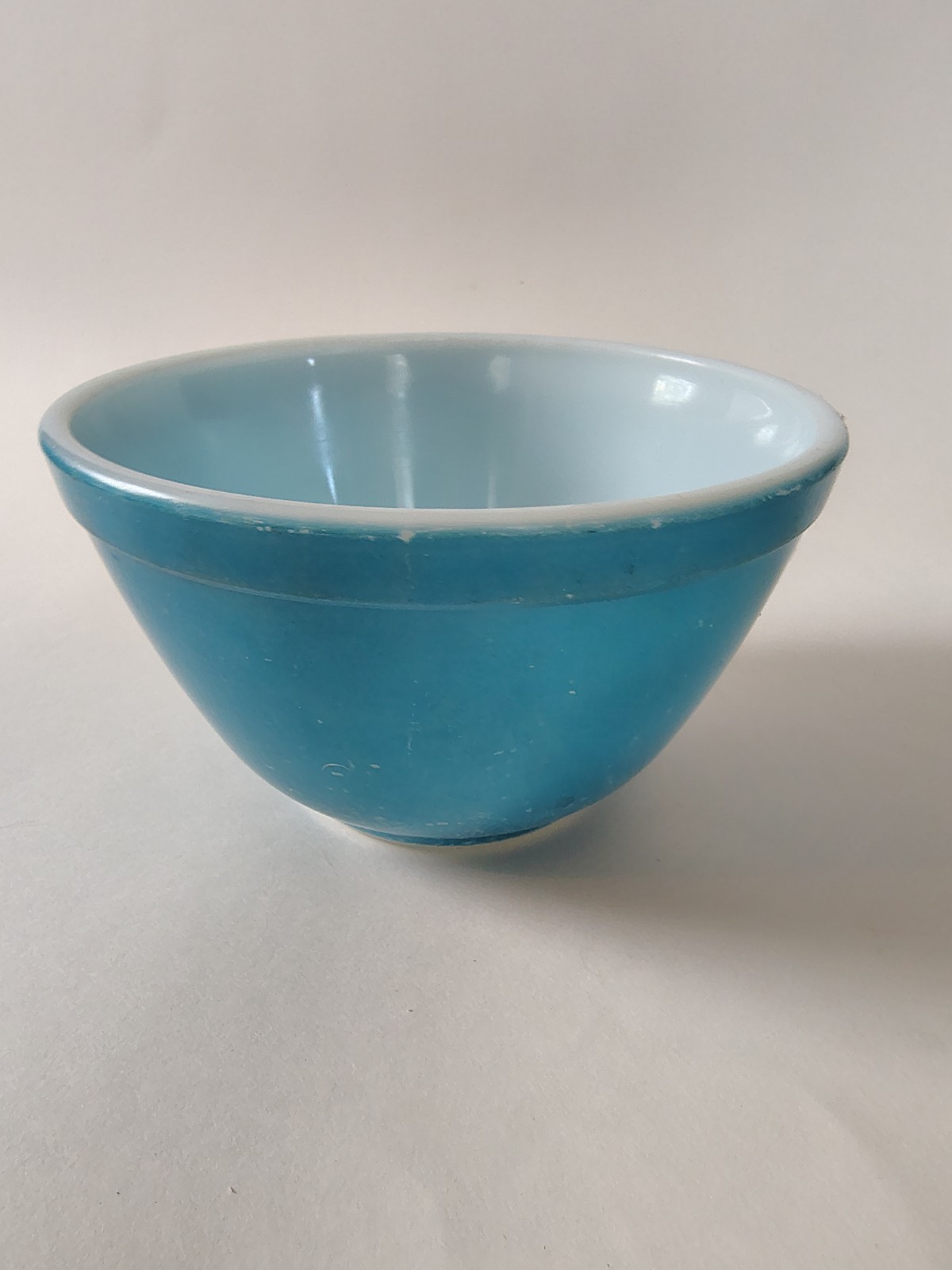 Vintage Pyrex 401 Blue 1.5-Pt Nesting Mixing Bowl with Distressed Finish
