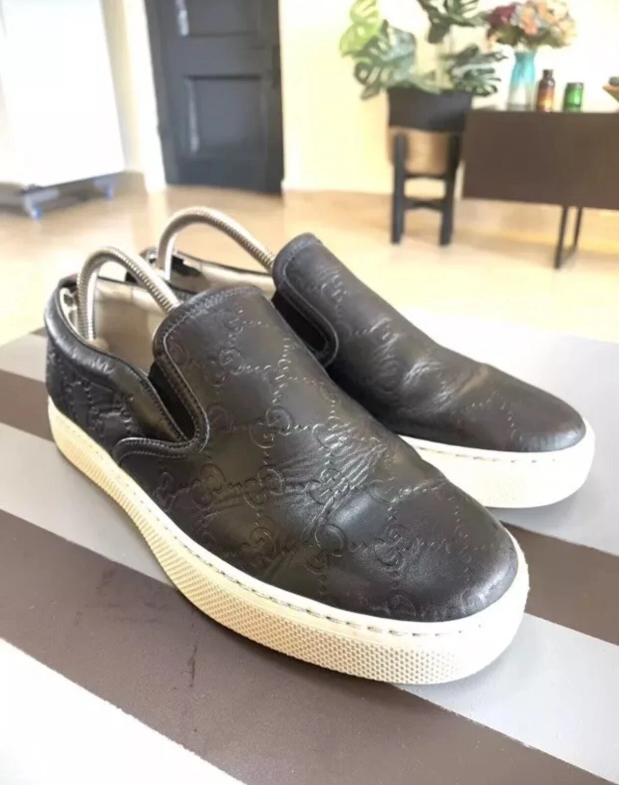Baskets noires à enfiler Gucci homme GG en cuir gaufré signature US 7 407364