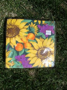 Vintage Attic Find Sealed Bright Sunflower Lunch Paper NAPKINS 3-Ply USA Made