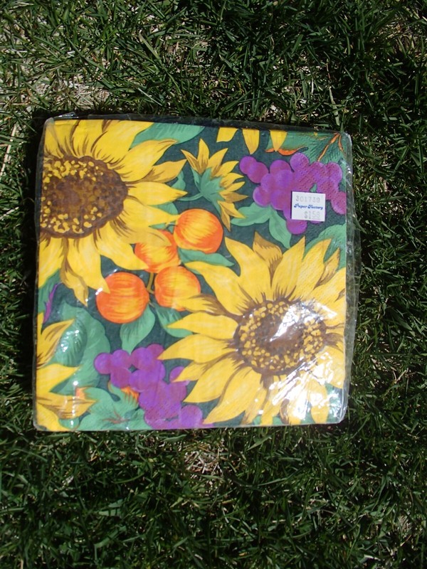 Vintage Attic Find Sealed Bright Sunflower Lunch Paper NAPKINS 3-Ply USA Made