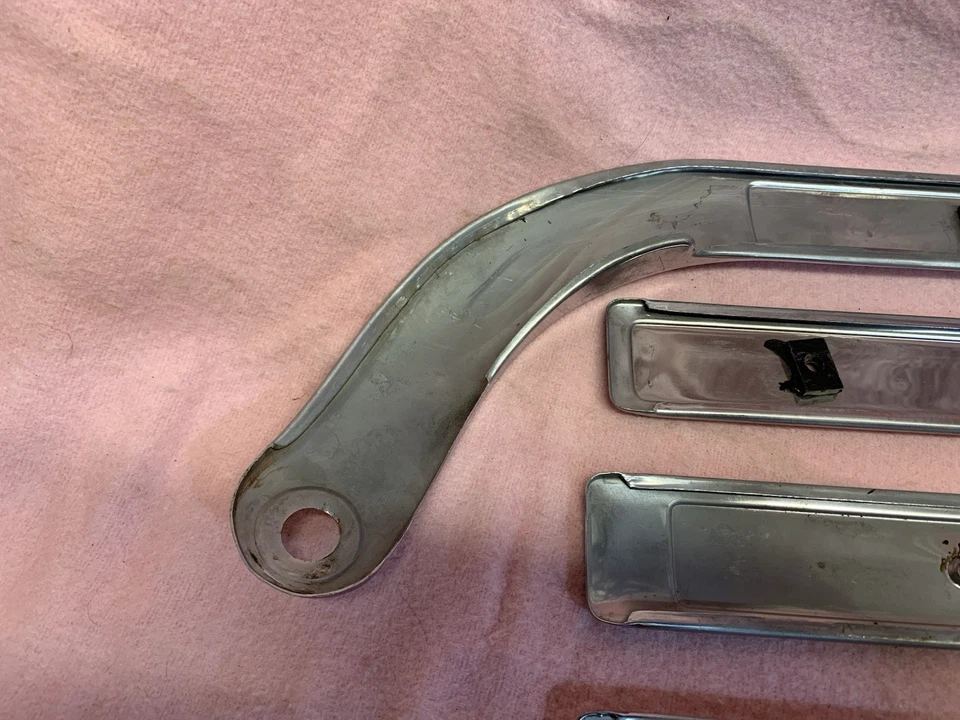 1965 Buick Riviera Front Bucket Seat Side Trim - 4 Pieces Foto 3 de 4