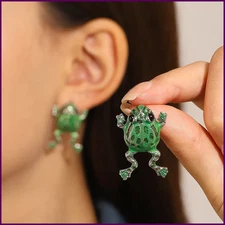 Funny Green Frog Stud Earrings For Women Cute Animal Frog Ear Clip Piercing