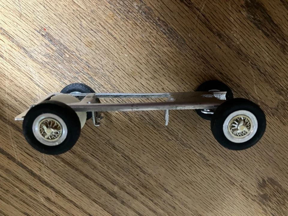 Chasis de coche ranura Revell vintage 1/32 # 81501 con las inserciones de rueda Corvette Foto 4 de 4