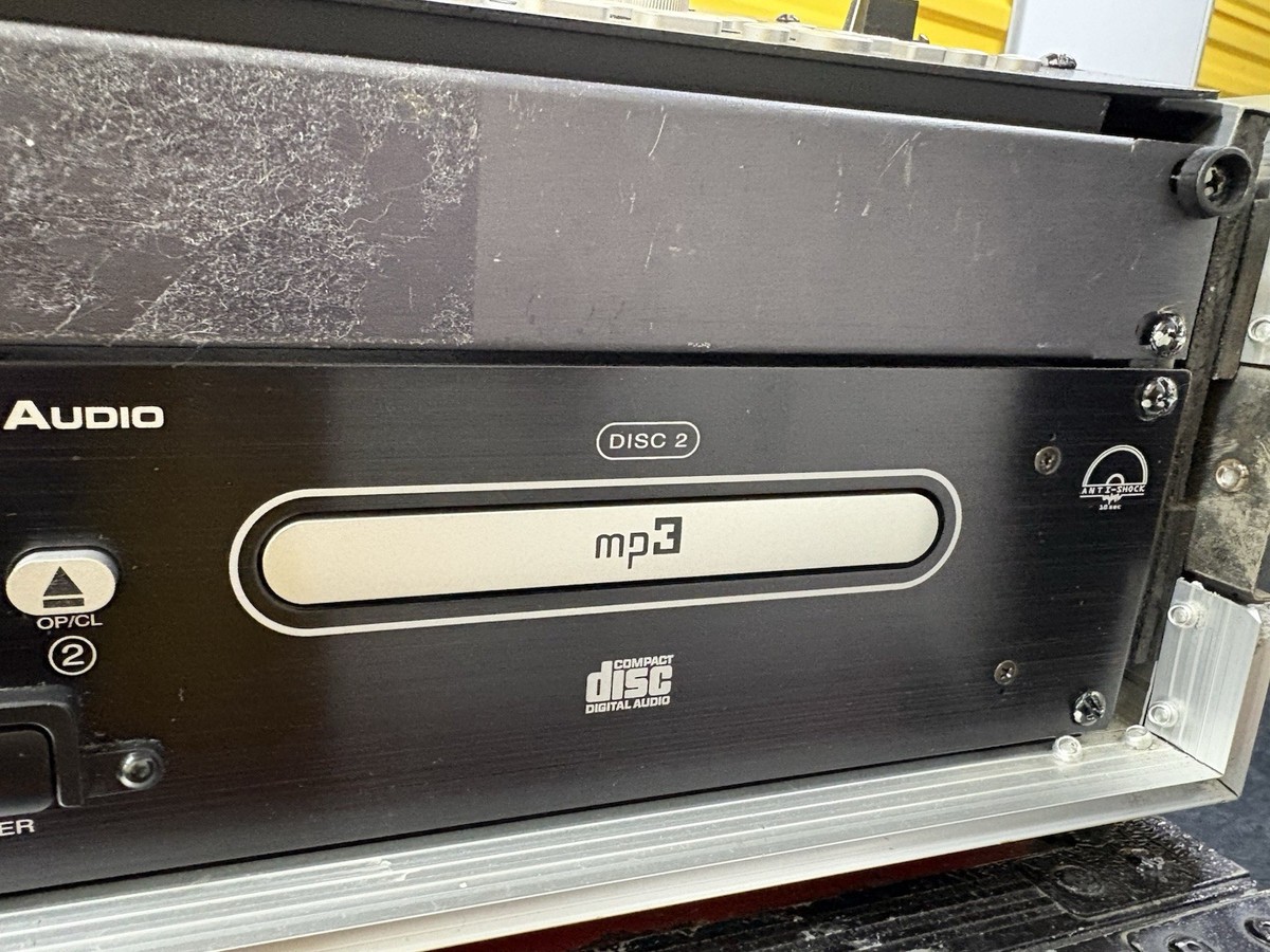 American Audio MCD-810 Dual CD, MP3 Player/ Q-FX19 PRO PREAMP