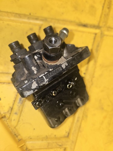 Ford CM224 Shibaura S753 Fuel Pump SBA131017291
