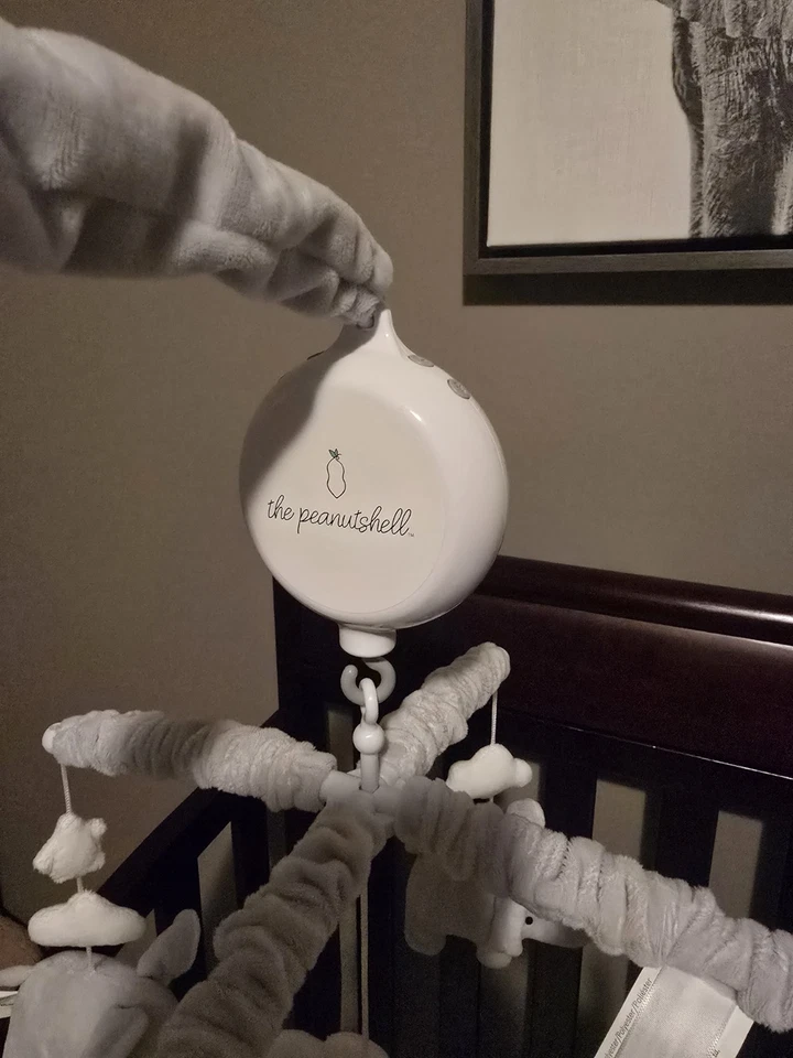 Móvil musical The Peanutshell Elephant en gris Foto 3 de 3