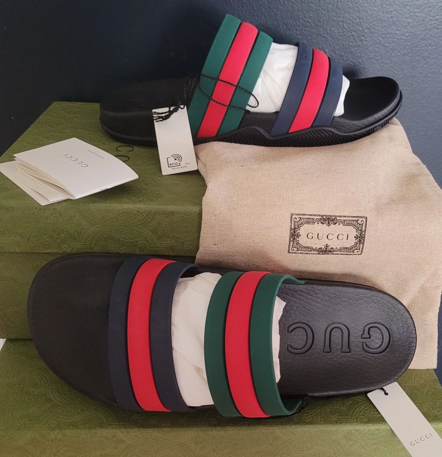 NEUF AUTHENTIQUE GUCCI AGRADO GRG CAOUTCHOUC SLIDE HOMME GUCCI 9 (US 9,5)
