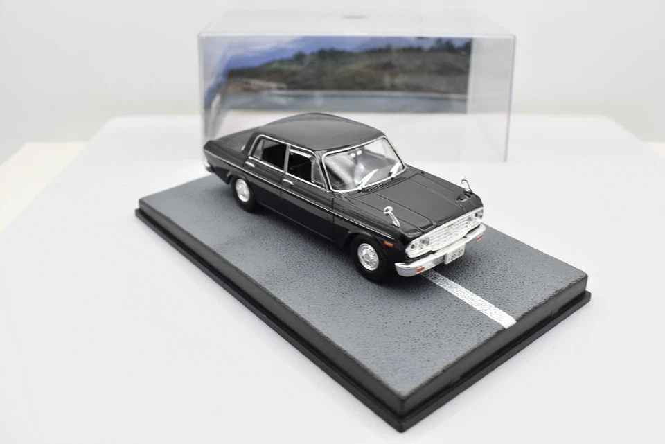 Universal Hobbies Toyota Crown 1:43 Scale James Bond Car with Case and Stand - Image 4 of 4
