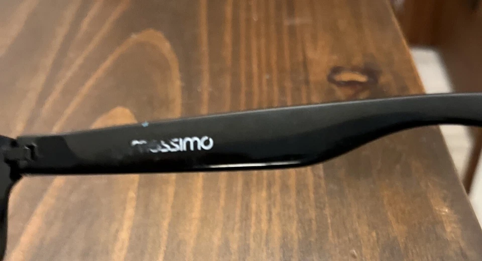 Gafas de sol Mossimo negras con marco de lente para dama Foto 3 de 4