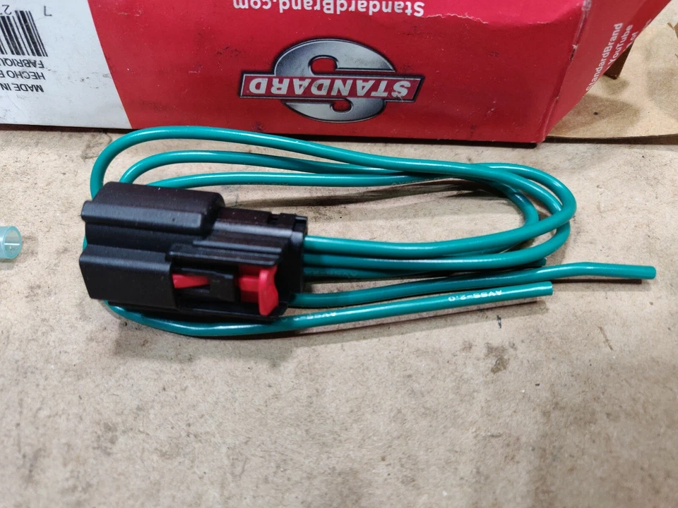 Conector de bobina de encendido Standard Motor Products S-2280 para tu Lincoln MKX 2016 Foto 2 de 3