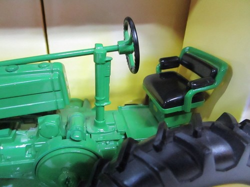 Ertl Tomy 1/16 Scale John Deere 1947 Model G Tractor Diecast NIB 45345 - Picture 3 of 7