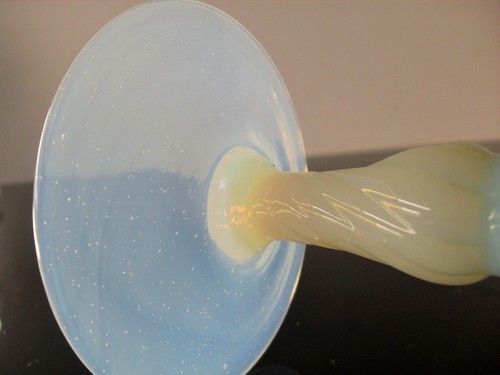 VASE EN VERRE SOUFFLE OPALINE BLEU ET VERRE OPALESCENT VINTAGE FRANCE - Picture 22 of 23