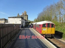 PHOTO  TRAIN AT SHANKLIN RAILWAY STATION THE SOUTHERN TERMINUS OF NETWORK RAIL T