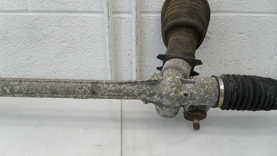 2007-2011 Toyota Yaris Rack and Pinion Assembly Used OEM 4551052141 Foto 3 de 4