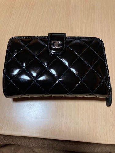 CHANEL Black MATELASSE Patent leather Bi-fold Compact Wallet Used VG Item