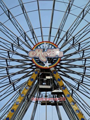 PHOTO M&D'S BIG WHEEL CARDIFF BAY IT CLOSED TODAY 10/08/08 AT 8PM POSSIBLY DUE - Picture 1 of 1