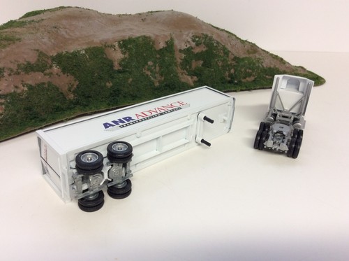 Winross Ford 9000 ANR Advance w/ Van Trailer. New in Box. - Picture 4 of 4