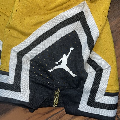 Jordan Boys Shorts S Small (8-10 Yrs) Yellow and Black - Picture 2 of 4