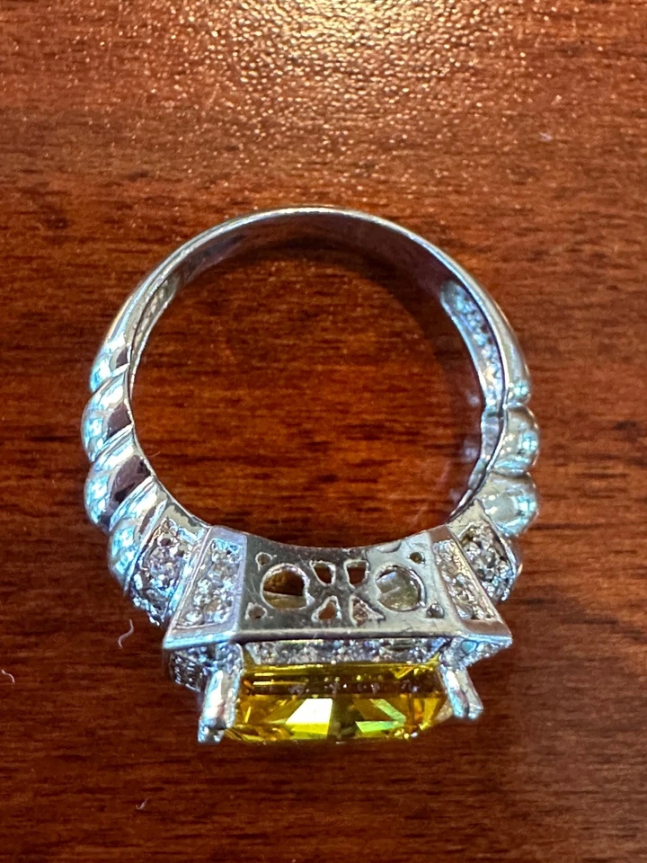 Anillo Diamonique Zafiro Amarillo Corte Radiante Plata de Ley Talla 6 Foto 4 de 4