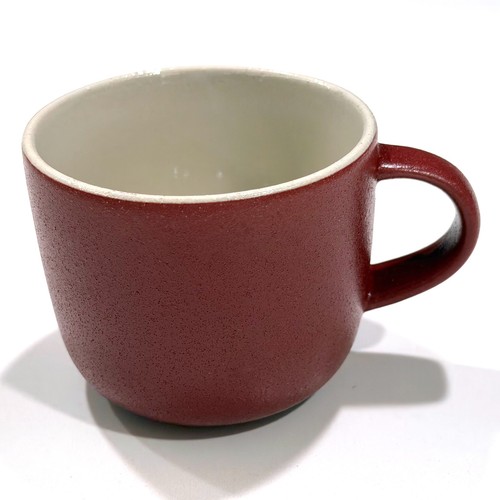 Taza de gres West Elm x Aaron Probyn taza roja borgoña - Imagen 1 de 3