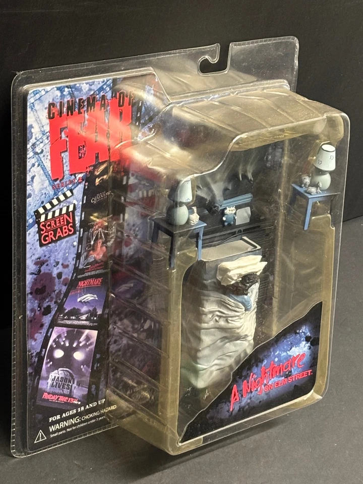 Figura Mezco Toyz Pesadilla en Elm Street Color Limitado Cinema of Fear Series Foto 3 de 4