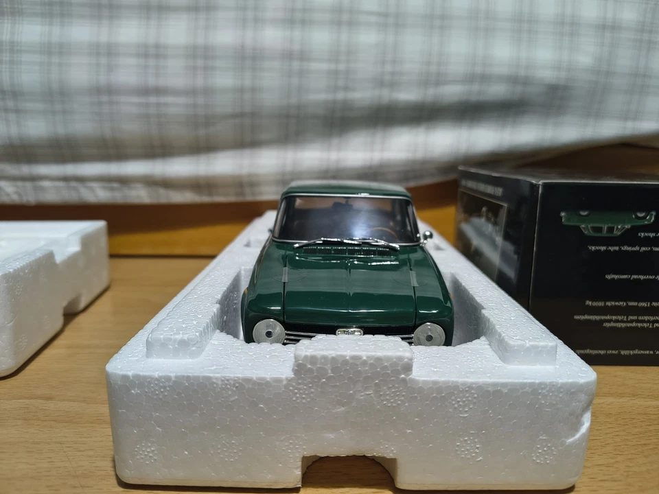 Alfa Romeo Giulia 1300 Super 1:18 Minichamps verde - Immagine 2 di 4