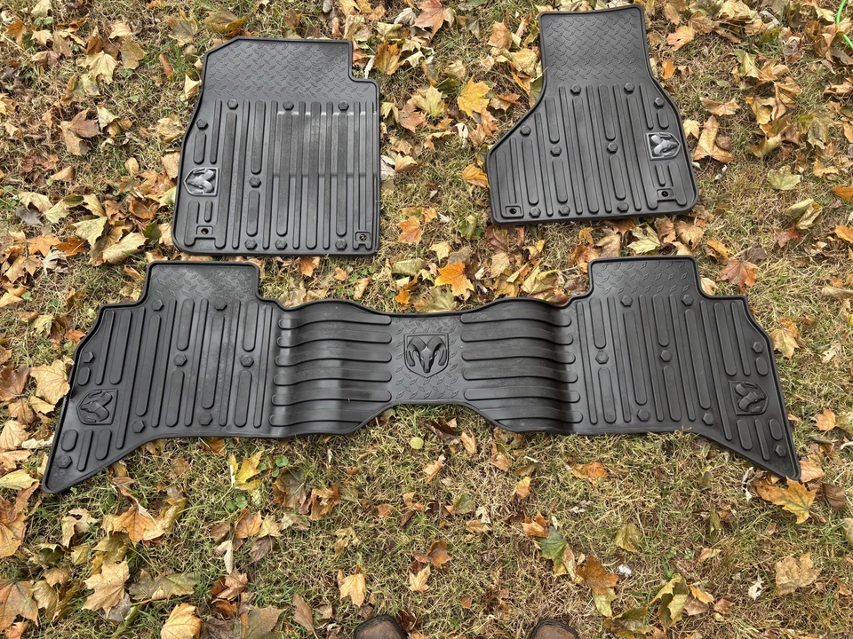 Juego de alfombrillas de goma para todo tipo de clima RAM 1500 2011-2018 OEM 44321 1097 44321 1098 Foto 2 de 2