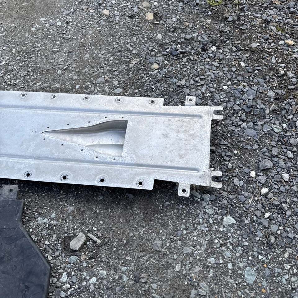 Cubierta inferior de la carrocería embellecedor placa de deslizamiento panel cubierta protectora del motor Audi R8 42 2008-2015 Foto 2 de 4