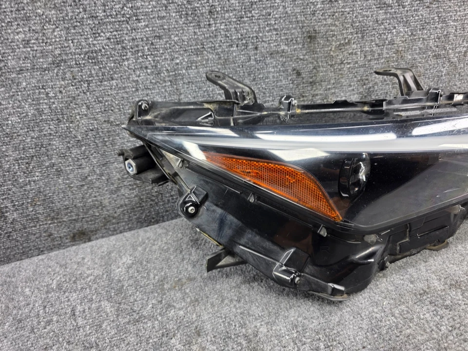 LEXUS 21-25 IS350 IS500 IS300 OEM RIGHT HEADLIGHT LAMP LIGHT FOR PARTS!! DAMAGED - Image 2 of 4