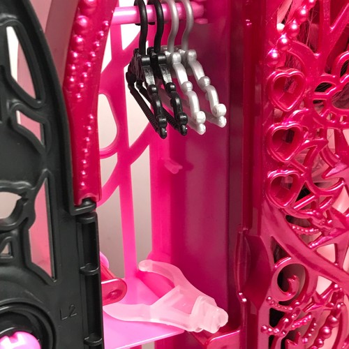 Monster High Skulltimate Doll & Closet Locker Coffin 2023 - Bild 13 von 14